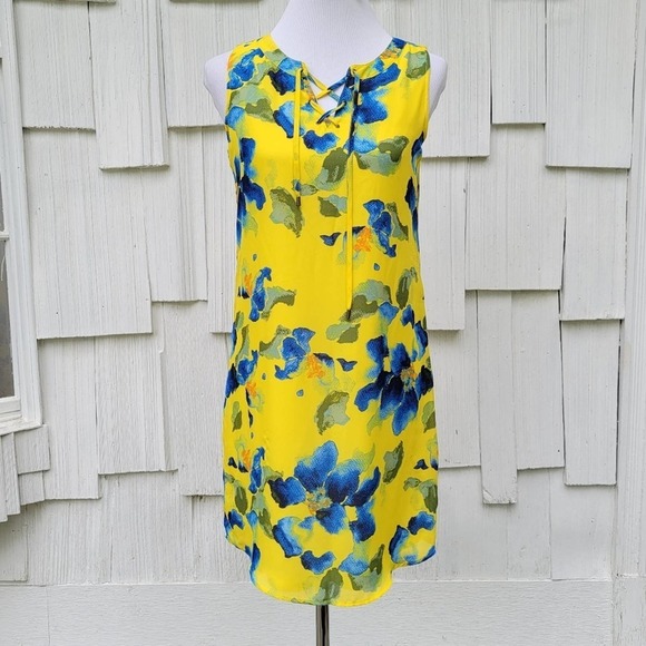 Charming Charlie Floral Laced Front Shift‎ Dress - Picture 2 of 8